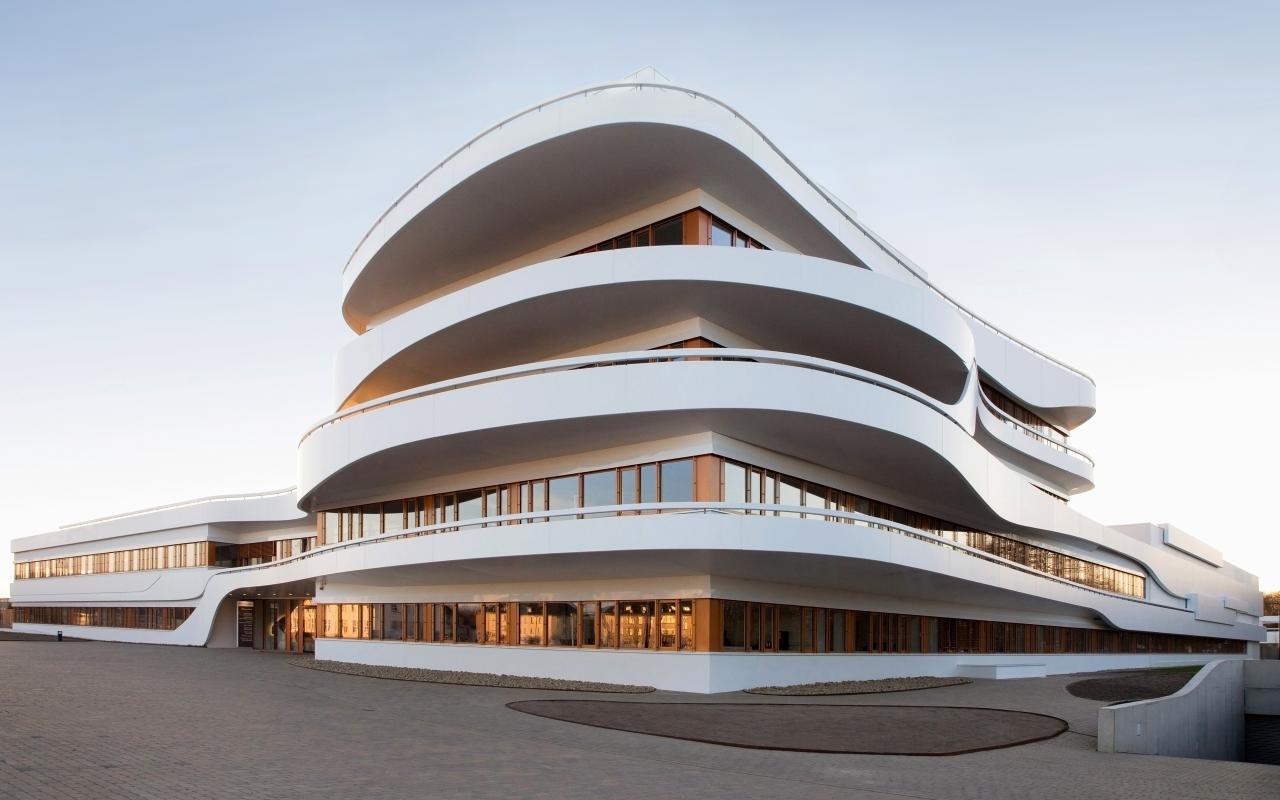 Modern Buildings: Innovation, Sustainability, and Form