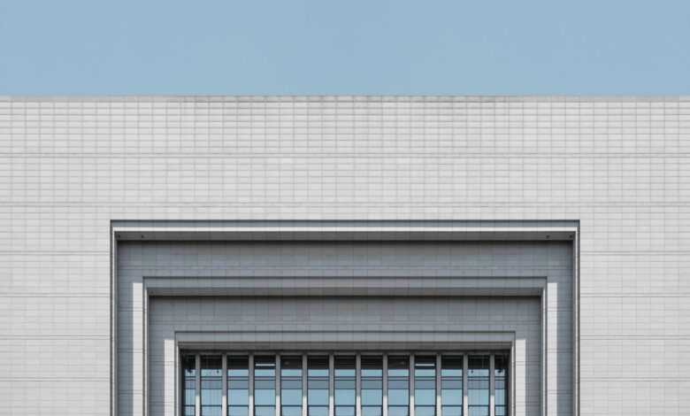 gray concrete building